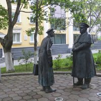 Скульптура «Толстый и тонкий» в Южно-Сахалинске. :: ИРЭН@ .