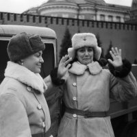 Увидели старый фотоаппарат :: Сергей Золотавин