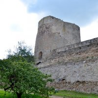 Изборская крепость - главный форпост Средневековой Руси :: Виктор Осипчук Изборская крепость - главный форпост Средневековой Руси :: Виктор Осипчук