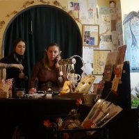 - да, столик освобождается, они уходят... :: zavitok *