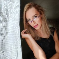 ))) :: Януся Характерова