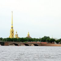 Вид на город с Невы. :: Валерий Новиков