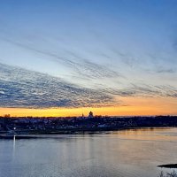 Закат над городом. Осень в Тутаеве. :: Михаил Свиденцов