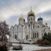 На территории Николо-Угрешского монастыря :: Максим Сорокин