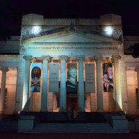 Пушкинский музей перед закрытием. :: Татьяна Помогалова