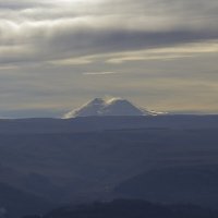Вид на Эльбрус из Кисловодского национального парка. :: Александр Николаев