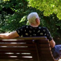 .. ..скамейка для отдыха на берегу р. Курджипс.. :: galalog galalog