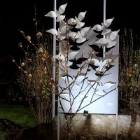 Вечерняя прогулка по городу...У входа в парк... :: tatyana 