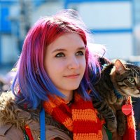 Девушка на прогулке с Шерлоком :: Владимир59 