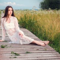 Красота приводит нас в отчаяние, она — вечность, длящаяся мгновенье, а мы хотели бы продлить ее навс :: Валерий Гришин