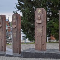 Аллея Героев на площади Победы в Ельце :: Татьяна Машошина