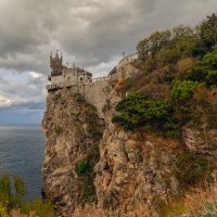 Ласточкино гнездо :: Виталий Емельянов