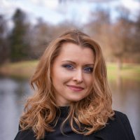 Портрет девушки в парке :: Евгений Ермаков