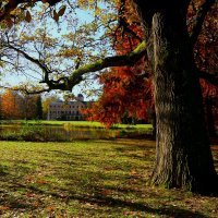 В парке замка "Фаворит" :: Юрий. Шмаков