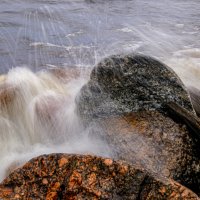 Волны отдыхают на камнях :: Георгий А Волны отдыхают на камнях :: Георгий А