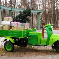 Мотороллер с подарками :: Андрей Снегерёв Мотороллер с подарками :: Андрей Снегерёв