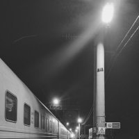 Ночной перрон :: Андрей Неуймин