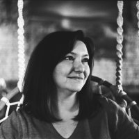 На качелях в кафе.... :: Руслан 