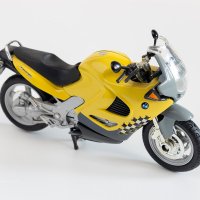 Жёлтый коллекционный мотоцикл :: Александр Синдерёв