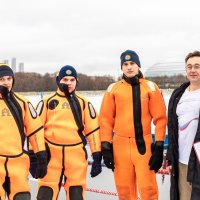 Спасатели и Президент федерации зимнего плавания России :: Александр 