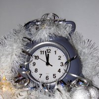 Пять минут, пять минут! Бой часов раздастся вскоре! :: nadyasilyuk Вознюк