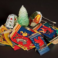 Перебирая старые новогодние игрушки... :: Андрей Заломленков