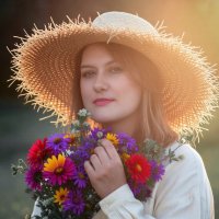 "Девушка в лучах закатного солнца". :: Владимир Крышковец