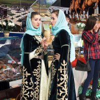 девушки бывают разными :: Олег Лукьянов