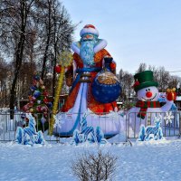 Чебоксары. Арт-объекты "Дед Мороз и Снеговик". :: Пётр Чернега