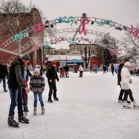 Каток в Саду Эрмитаж :: Анатолий Колосов
