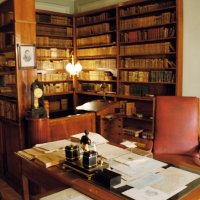 Письменный стол А.С. Пушкина в квартире-музее на Фонтанке, 12 :: Олег Зоркий