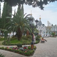 Территория храма архангела Михаила, покровителя Сочи :: Виктор 