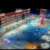Новогодняя площадь города с телевизора! :: Нина Андронова