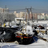 Бухта заброшенных кораблей,,,, :: Анатолий Колосов