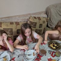 Завтрак сестричек... :: Андрей Хлопонин