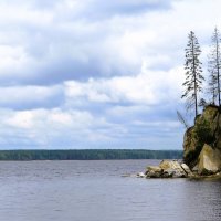 Скалистый берег :: Лариса С.