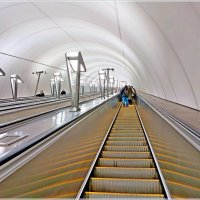 На эскалаторе к выходу из метро. :: Лия ☼