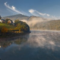 Белокрылые виденья на тусклом озера стекле... :: Valziwa 