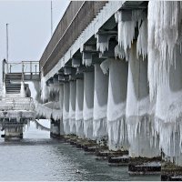 Пирс после шторма и мороза. :: Валерия Комова