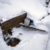Набрать воды из родника :: Сергей Цветков Набрать воды из родника :: Сергей Цветков