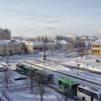 Вид на Привокзальную площадь и двенадцатиметровую стелу с гербом Ишима. :: Александр Максимов