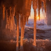 Утро в ледяной пещере :: Евгений Тарасов Утро в ледяной пещере :: Евгений Тарасов