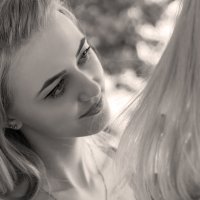 Взгляд (только подружки?) :: Леонид 