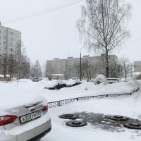двор после снегопада :: Владимир
