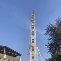 Слева громоотвод (молния отвод) держит всё колесо обозрения) :: Alexey YakovLev