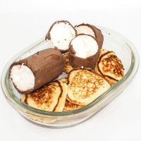 Мороженое с творожными оладьями :: Валерий Иванович