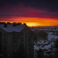 "Огненный январский закат. Загораются городские фонари"© :: Владимир Макаров