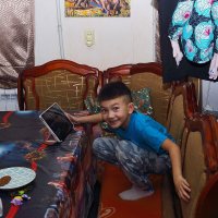 Внук и гаджет :: Юрий Гайворонскiий