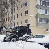 Во дворе дома :: Galina Solovova