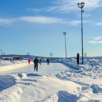 Каток на набережной :: Виктор Иванович Чернюк